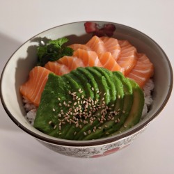 Chirashi saumon avocat